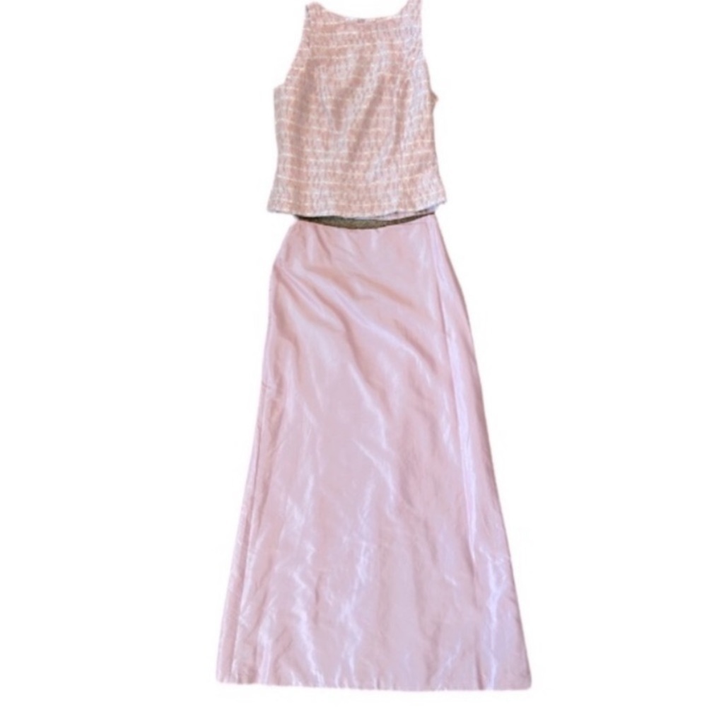 Carmen Marc Valvo Signature pink SILK skirt and detailed blouse. SIZE 10 / 12